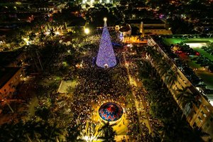 100ft Christmas Tree Lighting & Yuletide Street Fest!