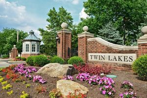 Twin Lakes Holiday Boutique