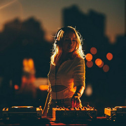 Nora Van Elken Live at The Gold Room