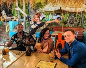 Waikiki Crawling - Aloha Pub Crawl