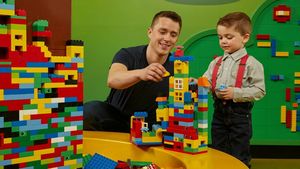 Dads Go Free for Father's Day Weekend at LEGOLAND Discovery Center Chicago!