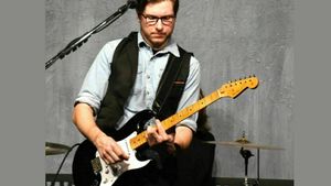 Simply Clapton