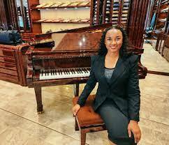 Ronée: Poetry, Passion & the Piano