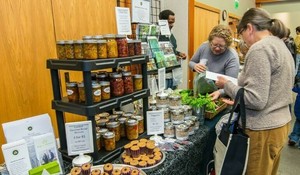 December Gift Market at the Arb