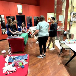 DULLES TOWN CENTER AND LOCAL GIRL SCOUTS TO OFFER  COMPLIMENTARY GIFT WRAPPING