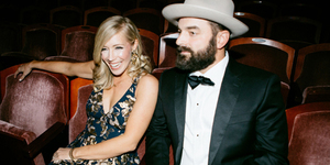 DREW & ELLIE HOLCOMB'S NEIGHBORLY CHRISTMAS