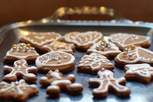 Gingerbread cookie decorating
