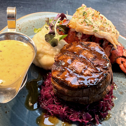 Honor- Kitchen & Cocktails Celebrating New Year’s Eve