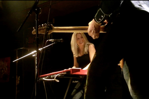 Lose Your Blues with Bees Deluxe
