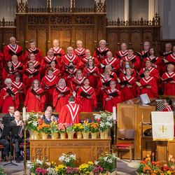 “Illuminare” by Elaine Hagenberg, extended work for choir and chamber orchestra