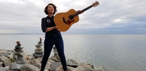 Heather Aubrey Lloyd – “Janis Meets Joni” with a Poetic Acoustic Sound and a Big Voice