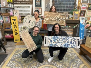 🎨 Paint And Sip a DIY Wood Project! (Pre-Registration Required) 🎨