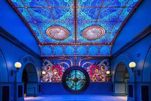 Easter Bunny at the St. Louis Aquarium