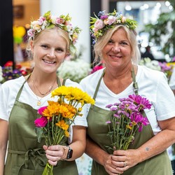 VALENCIA TOWN CENTER INVITES THE COMMUNITY TO MOTHER’S DAY EVENT