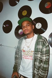 Holland Izz Performing Live