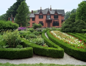Roseland Cottage free tours, concerts