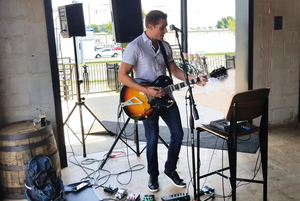 Live Music with Rich Challen