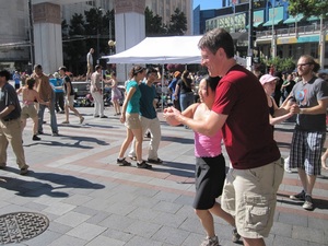 Free Outdoor Swing Dance – Live Jazz, Dance Lesson & Performances!