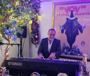 Luis Morais (pianist, singer and song writer)