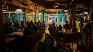 Comedy Oakland at Quinn's Lighthouse Thu Aug 7 8pm