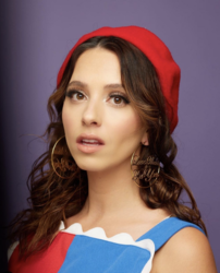 Comedian Sara Weinshenk debuts at SoulJoel’s