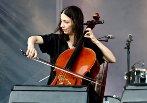 Julia Kent, music for looped and processed cello