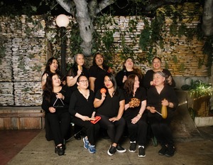 Raíces y Voces: Canciones de Lucha y Esperanza