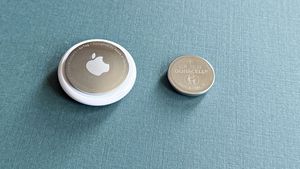 Can Everyday Users Replace an AirTag Battery Without Tools?