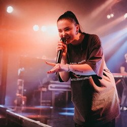 Lauren Spencer Smith at Byline Bank Aragon Ballroom