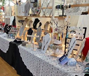 An Olde Fashioned Holiday Art and Craft Show