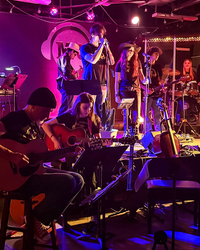 Music Compound: Album Ensemble plays Queen's Greatest Hits