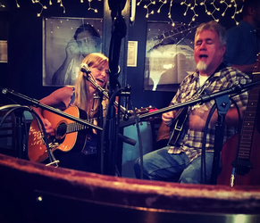 Lizanne Knott & Tom Hampton Co-Bill – Critically Acclaimed Americana and Folk Troubadours Sharing So