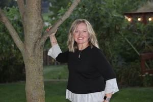 Meet Iowa Author, Terri Stephens-Higgins, at B&N Jordan Creek Mall on Saturday, October 25 at 2.