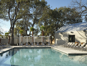 Moonlit Wellness: Floating Sound Bath Under the First Quarter Moon