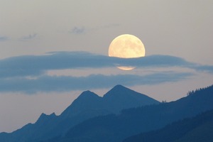 Full Moon Illumination: Reiki-Infused Supermoon Sound Ceremony