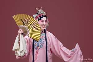 The Art of Majesty Movements in Peking Opera