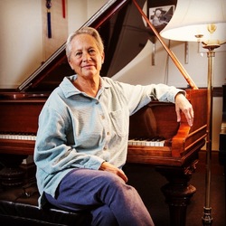 Rebecca Penneys LIVE performance