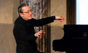 Llŷr Williams, piano