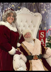 Visit with Santa & Mrs. Claus at Sakonnet Vineyard