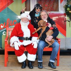 PACIFIC CITY TO OFFER PET PHOTO SESSION WITH SANTA
