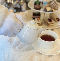 A Very Merry Tea: Holiday Afternoon Tea at HOTEL DU PONT