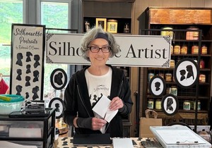 Freehand Silhouette Portrait Making at the Colony House Holiday Market