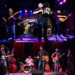 Los Gallos y Los Muchachos Holiday Spectacular @ Robert's Westside