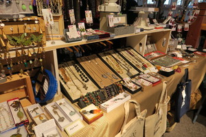 December Gift Market