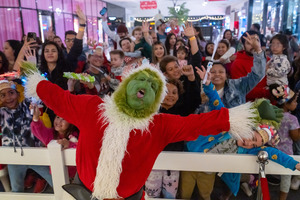 Free Tree Lighting Ceremony at Parkway Plaza