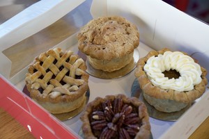 La Panadería Thanksgiving Mini Pie Four-Pack Box