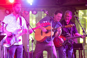 Americana Sundays: The Schrock Bros' Holiday Show 4 w/ Peter Madcat Ruth!