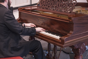 Sunday Sounds: Historic Holidays with Summermusik Duo