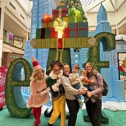 Vancouver Mall Festive ‘Breakfast with Buddy’ Event