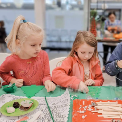 VANCOUVER MALL HOSTS 12 DAYS OF HOLIDAY MOVIES  AND CRAFTS